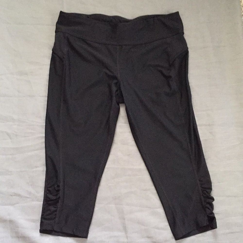 Black Compression Capris Sz Medium Workout Athletic Exercise